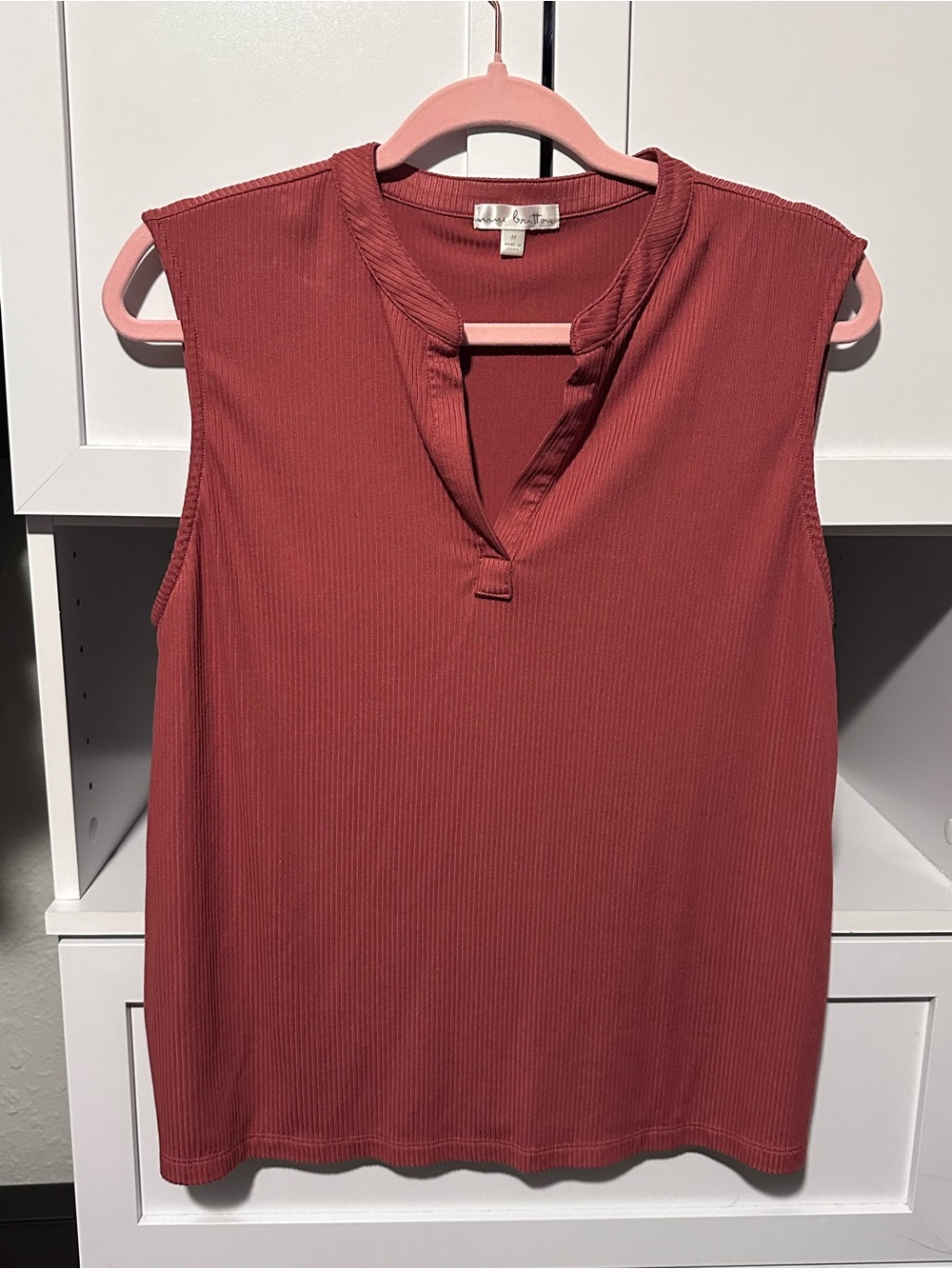 Nine Britton Rust Ribbed Sleeveless Split Neck Blouse Size Medium
